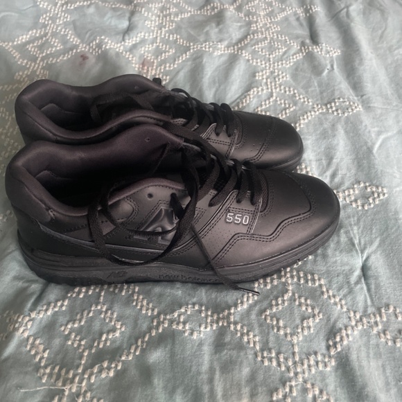 New Balance 550 Black/Black Shoes - Picture 2 of 3